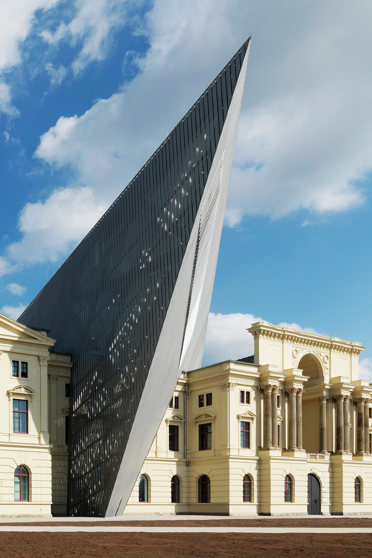 Bundesbau Projekt zur Neugestaltung des militärhistorischen Museums in Dresden